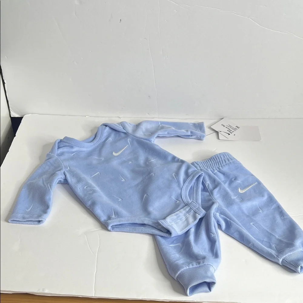 Nike Infant Girls' Essentials Bodysuit & Pants Set - Picture 4 of 12